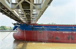 Khởi tố vụ án sà lan va cầu Ghềnh khiến đường sắt Bắc - Nam gián đoạn