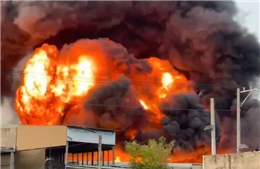 Khống chế nhanh vụ cháy tại công ty hóa chất