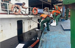 Tàu vận tải bất ngờ bị thủng đáy tại cảng Long Sơn