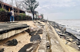 Cấp bách 'giải cứu' bãi biển Nhật Lệ