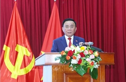 Thường trực Ban Bí thư Trần Cẩm Tú gặp gỡ cộng đồng người Việt tại Lào