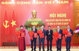 Hội nghị công bố Quyết định của Bộ Chính trị về công tác tổ chức và cán bộ của 5 cơ quan