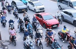 Dòng người hối hả quay trở lại Hà Nội sau dịp nghỉ lễ 30/4 - 1/5