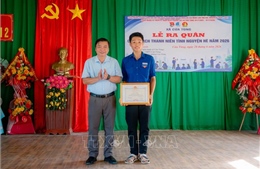 Biểu dương nam sinh dũng cảm cứu người bị đuối nước trên biển