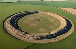 Phát hiện vòng tròn đá lâu đời hơn di sản Stonehenge tại Anh