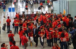 Hàng nghìn cổ động viên sang Malaysia cổ vũ đội tuyển Việt Nam