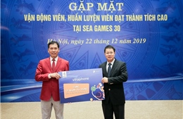 VinaPhone trao quà tặng cho các VĐV giành huy chương tại SEA Games 30
