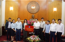 BHXH Việt Nam trao 2 tỷ đồng ủng hộ phòng chống dịch COVID-19