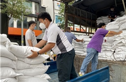 Trao tặng 8.190 ‘túi gạo nghĩa tình’ tới TP Hồ Chí Minh