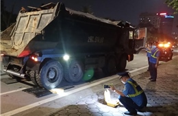 Hà Nội: Xử lý 13 xe chở vật liệu xây dựng vi phạm trên các tuyến đê quận Bắc Từ Liêm