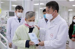 BHXH Việt Nam thăm, tặng quà cho các bệnh nhân có hoàn cảnh khó khăn tại Hà Nội