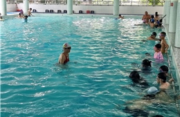 Tổ chức lớp dạy bơi miễn phí cho trẻ em có hoàn cảnh khó khăn tại quận Ba Đình, Hà Nội