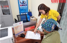 Bất cập dịch vụ công trực tuyến: Dân nộp tờ khai bản giấy, cán bộ &#39;làm hộ&#39; trên hệ thống