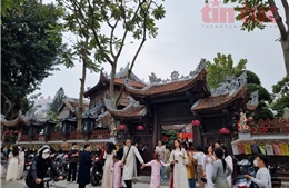 Hành trình tâm linh Hồ Tây giữ gìn truyền thống văn hóa