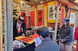 Xin chữ đầu năm lan tỏa giá trị ‘mùng 3 Tết thầy’