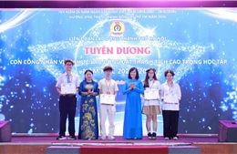 Tuyên dương gia đình công nhân, viên chức, lao động Thủ đô tiêu biểu