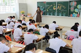 Năm học 2023-2024: Hà Nội tạm dừng hỗ trợ, thu học phí ở mức sàn