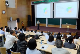 Đối thoại mở giữa các nhà khoa học trong ngày khoa học công nghệ Việt Nam 