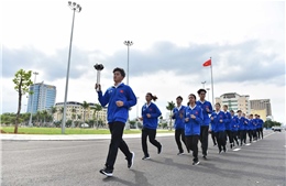 Lễ rước đuốc Đại hội Thể thao học sinh Đông Nam Á lần thứ 13