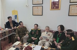 Những người chép sử trong khói lửa chiến tranh