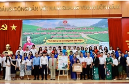 Gần 1.000 người yêu chữ đẹp tạo nên kỷ lục độc bản viết tay lớn nhất Việt Nam