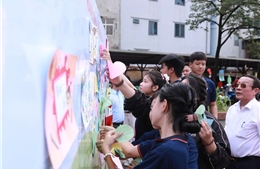 Học sinh ‘chất vấn’ ban giám hiệu làm thế nào để cảm thấy hạnh phúc hơn 