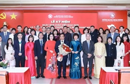 Trao tặng Huân chương Lao động hạng Nhì cho nguyên Hiệu trưởng Trường Đại học Ngoại thương