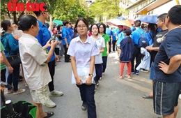 Thi lớp 10 Hà Nội: Vẫn có thí sinh mang điện thoại vào phòng thi 