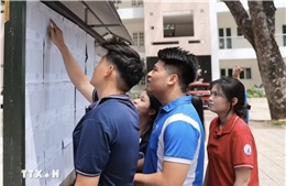 Thí sinh nộp lệ phí xét tuyển đại học theo hình thức trực tuyến