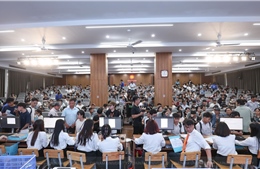 Tân sinh viên nhập học bằng những câu hỏi về nghề nghiệp tương lai 