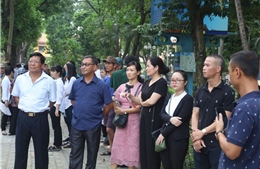 Người dân bày tỏ tiếc thương với Chủ tịch nước Trần Đại Quang