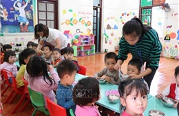 Đối thoại với phụ huynh sau nghi vấn thịt lợn có biểu hiện lạ tại trường mầm non ở Bắc Ninh