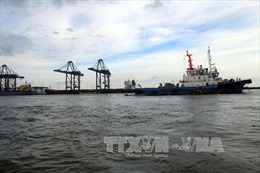 Trục vớt và thanh thải tàu hàng mắc cạn trên vùng biển Vạn Ninh, Khánh Hòa