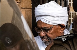 Cựu Tổng thống Sudan lần đầu xuất hiện tại tòa