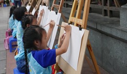 Khoảng 300 thiếu nhi thi vẽ tranh &#39;Em yêu Hà Nội - Thành phố vì hòa bình&#39;