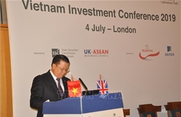 Bộ trưởng Đinh Tiến Dũng: Thị trường tài chính Việt Nam và Anh có tiềm năng hợp tác lớn