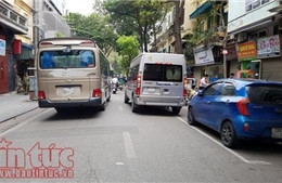 Dịch COVID-19: Dừng toàn bộ xe hợp đồng trên 9 chỗ đi, đến từ Hà Nội, TP Hồ Chí Minh