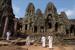 Campuchia cấm du khách ăn uống trên bãi cỏ quanh đền Angkor Wat