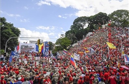 Venezuela thu thập chữ ký người dân phản đối lệnh phong tỏa của Mỹ