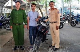 Cảnh sát giao thông Tây Ninh trao trả xe cho sinh viên bị mất trộm