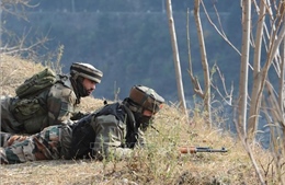 Binh sĩ Ấn Độ, Pakistan sử dụng súng cối, hỏa lực mạnh giao tranh qua LoC
