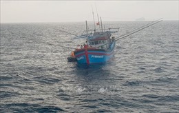 Mở rộng phạm vi tìm kiếm 5 ngư dân Phú Yên bị mất tích