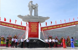 Khánh thành Tượng đài tưởng niệm sự kiện Tập kết năm 1954