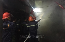 Nghi 2 bình xịt muỗi làm cháy rụi một ngôi nhà tại thành phố Vinh