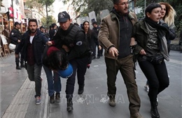 Vụ đảo chính ở Thổ Nhĩ Kỳ: Bắt giữ hơn 100 binh sĩ tình nghi 