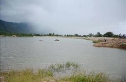 Ra chơi cạnh bờ sông, 2 đứa trẻ mất tích