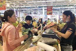 Ngày 30 Tết, giá cả hàng hóa tại Hà Nội có nhích lên nhưng sức mua yếu