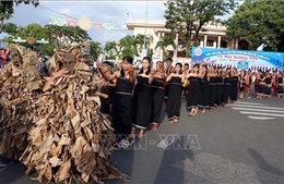  Rực rỡ sắc màu Lễ hội đường phố tỉnh Kon Tum