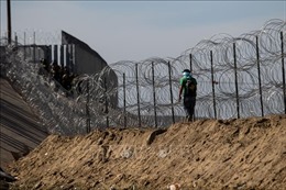 Mỹ mở lại cửa khẩu biên giới với Mexico sau vài giờ ngưng hoạt động