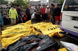 Thương vong do sóng thần ở Indonesia tiếp tục tăng lên trên 1.000 người